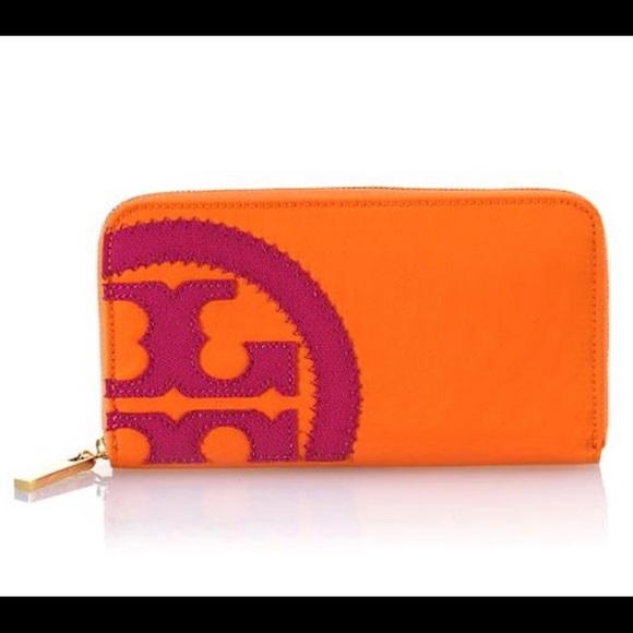 Tory Burch Handbags - Tory Burch wallet